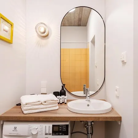 #stayhere - Brand New Colourful Close To Shopping Malls Apartment *