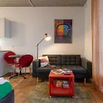 Apartment #stayhere - Brand New Colourful Close To Shopping Malls *